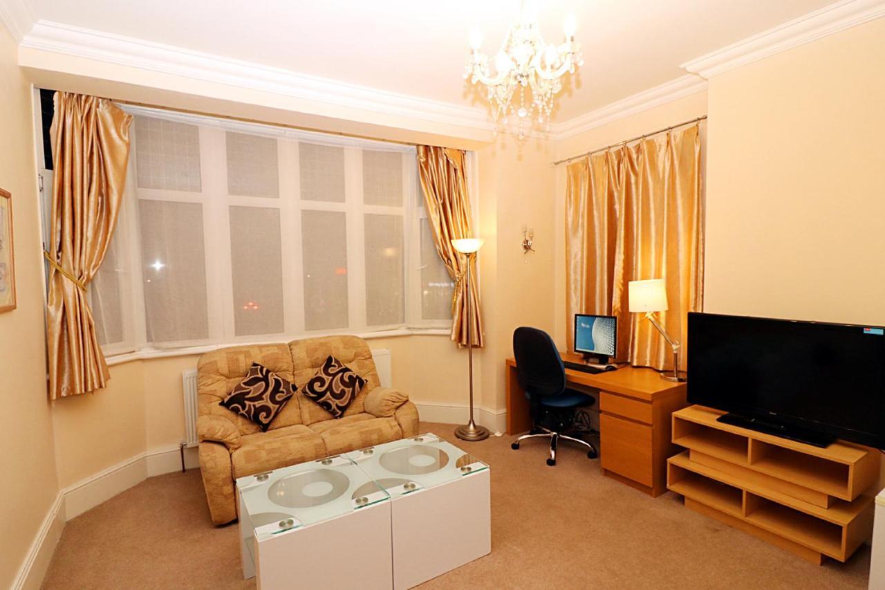 Gatwick 3*