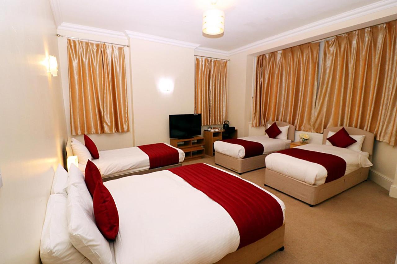 Gatwick 3*