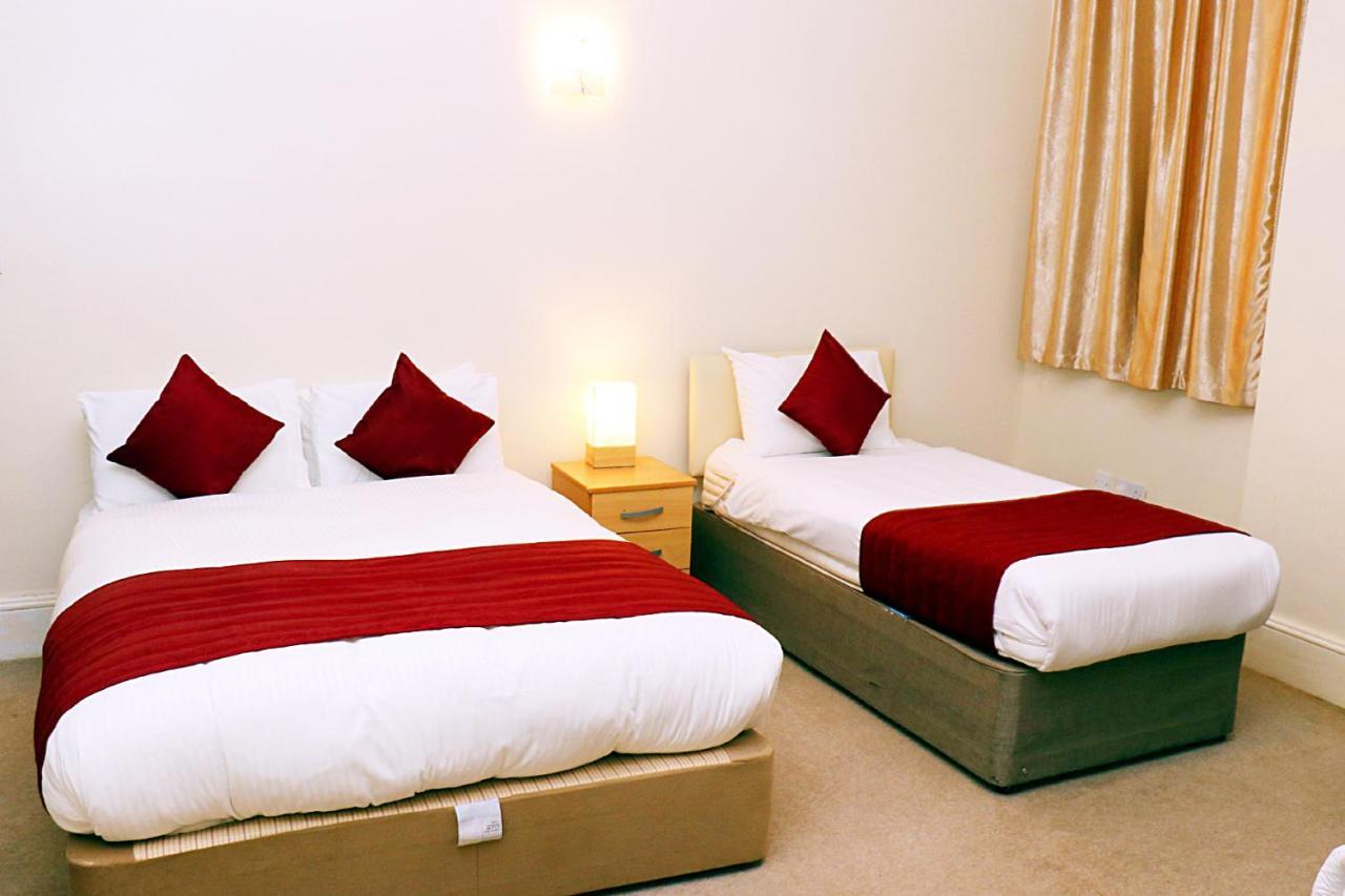 Gatwick 3*